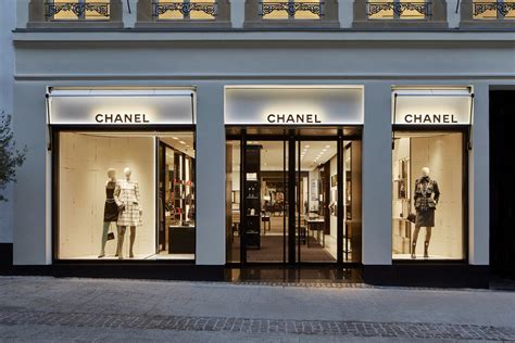 biggest chanel boutique in paris|Chanel outlet Paris.